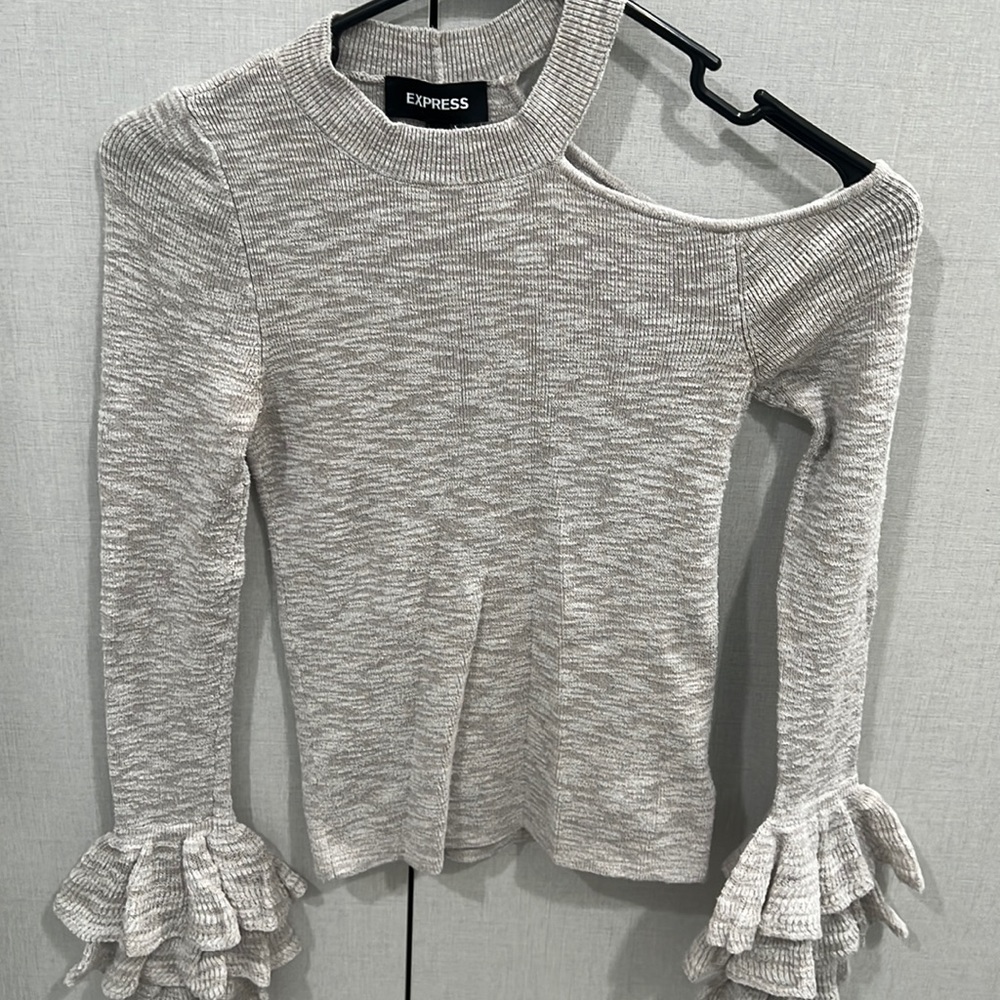 EXPRESS: shoulder cut-out thin sweater with ruffled wrists